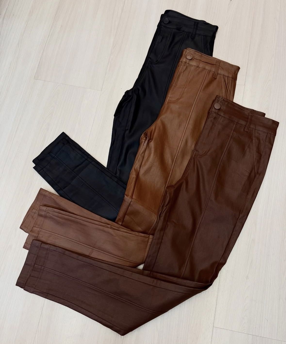 Calça Resinada 